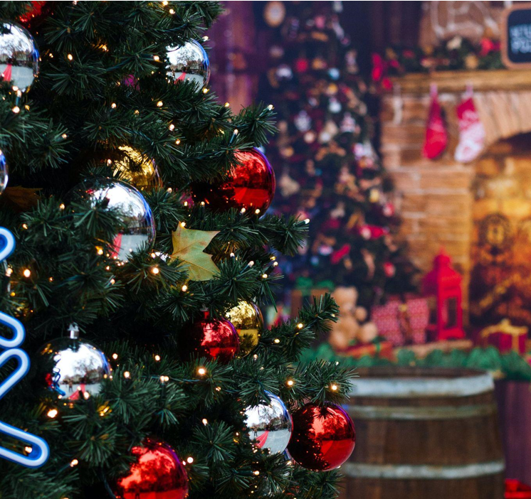 Artificial Christmas Trees: How Conservative Republicans Embrace this Christmas Tradition