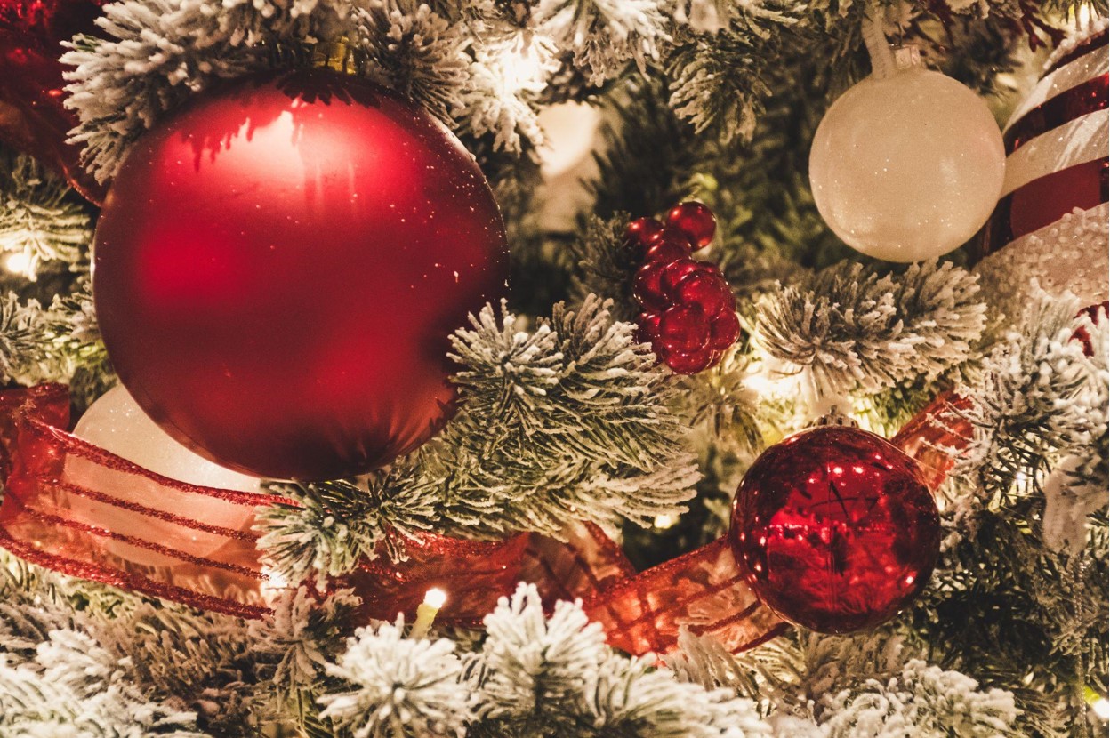 The Magic of Christmas Ornaments for a Healthy Holiday